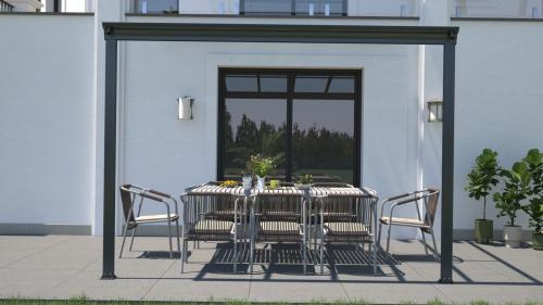 hliníková pergola LANITPLAST WALL 33 FSX antracit + čirý PC